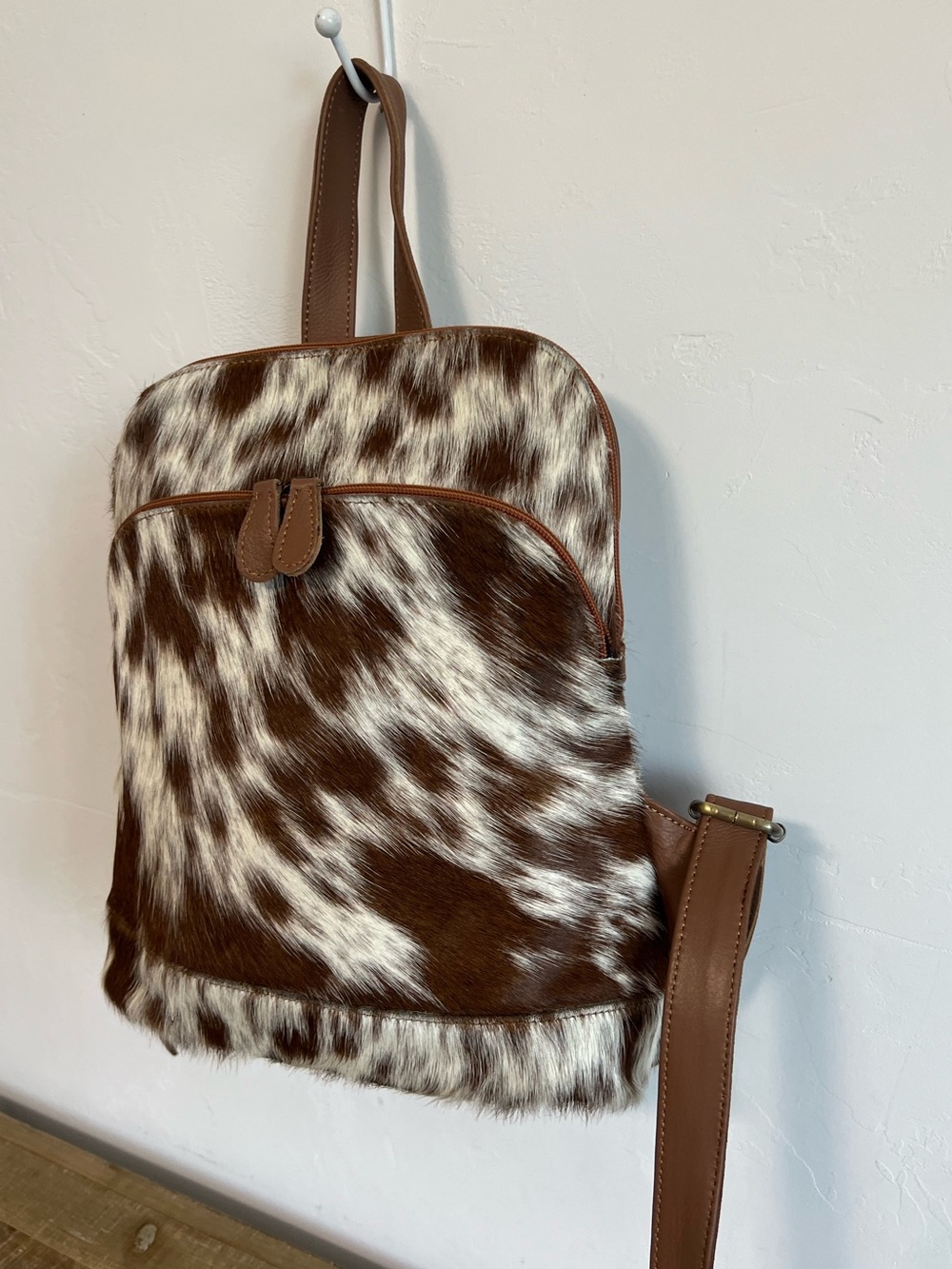 Small Cowhide Leather Backpack | Western Boho Tan Brown White Boutique Bag NWT - Picture 4 of 10